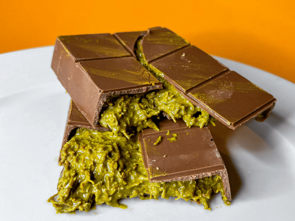 Milk chocolate pistachio kunnafa bar .