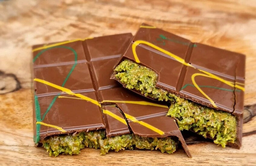 Milk chocolate pistachio kunnafa bar .